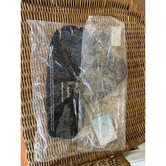 🐿️ NWT Andie Swim The Demi Moore Collection The Monaco Bikini Top Black XS - Picture 4 of 4